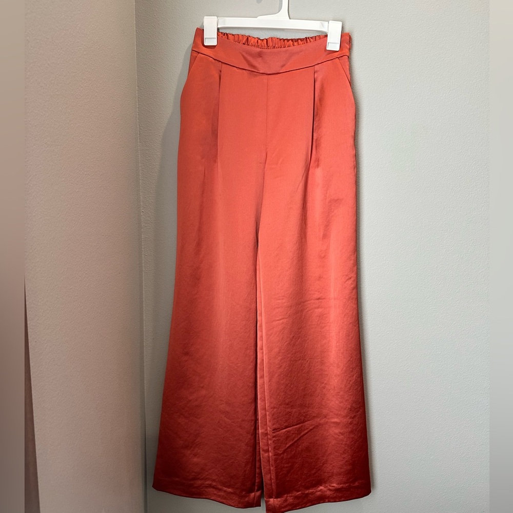 Express High Waisted Satin Pleated
Trouser Pant